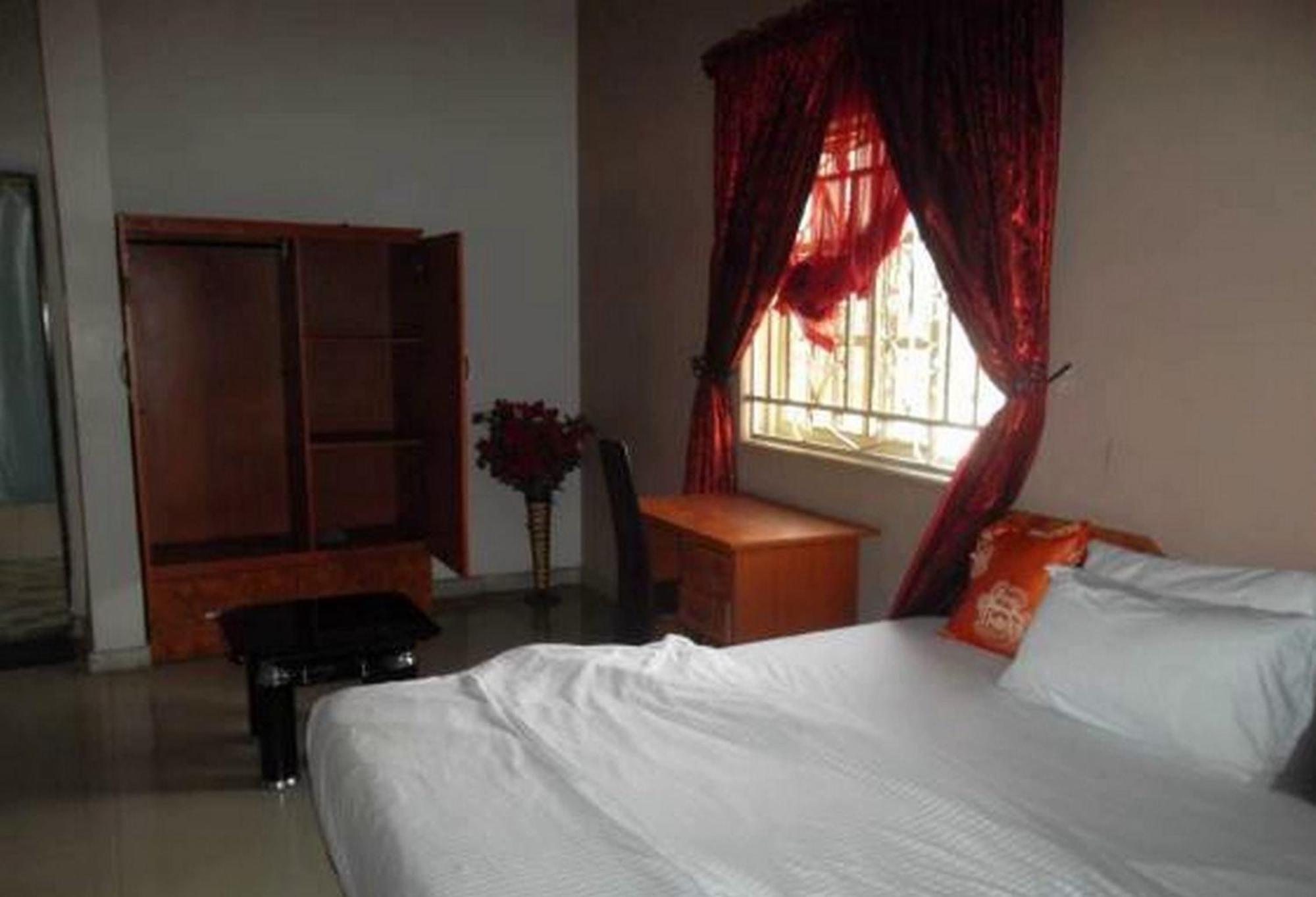 Room In Lodge - Clen-Phil Hotels And Suite Port Harcourt Luaran gambar