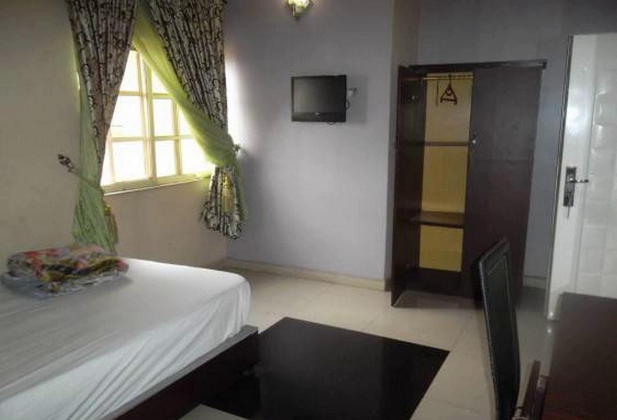 Room In Lodge - Clen-Phil Hotels And Suite Port Harcourt Luaran gambar